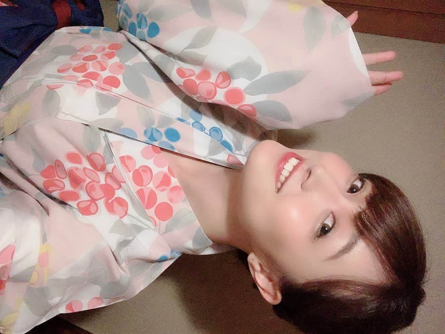 岩本恵美加さんのインスタグラム写真 - (岩本恵美加Instagram)「❁┈༚༝ 🖥静岡朝日テレビ『コピンクス2020』 🕒2019.06.25 (火) 23:15〜 ﹋﹋﹋﹋﹋﹋﹋﹋﹋﹋﹋﹋﹋﹋﹋﹋﹋﹋ 大江戸温泉物語 伊東ホテルニュー岡部 をご紹介させて頂きます🧖‍♀️🧖‍♂️ᐝ ㅤㅤ お部屋、温泉、バイキングの魅力を ギュギュッと詰め込んでお届け！ ㅤㅤ 幻想的な影絵が映し出された天然温泉♨️ 豪華グルメバイキングは夏の海鮮フェア🌻🐠 旨辛コーナーもあります✧︎*。 ㅤㅤ 私は金目鯛のお刺身を頂きました〜💓 ㅤㅤ 浴衣選びも楽しいポイント♬ 料金や詳しい事などは 番組をチェックしてみて下さい☺️！ ㅤㅤ #大江戸温泉物語 #大江戸温泉物語伊東ホテルニュー岡部 #伊東ホテルニュー岡部 #温泉 #温泉旅行 #温泉女子 #天然温泉 #伊東 #旅行 #バイキング #浴衣 #浴衣女子 #静岡 #静岡旅行 #onsen #onsen♨️ #yukata #shizuoka #trip #girlstrip  #selfie #photo #instafood」6月24日 16時26分 - emk_iwmt