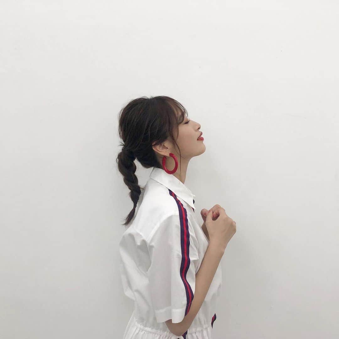 のインスタグラム：「今日のヘアを見せたくて撮ったら このポーズになりました🤣笑 @izumisam  ありがとう✨✨ SK-IIさんのBI様向けトークショーに お邪魔させて頂きました💗 スキンケアはずっと @skii 😌😌 本当にお世話になりまくりです👩‍🔬」
