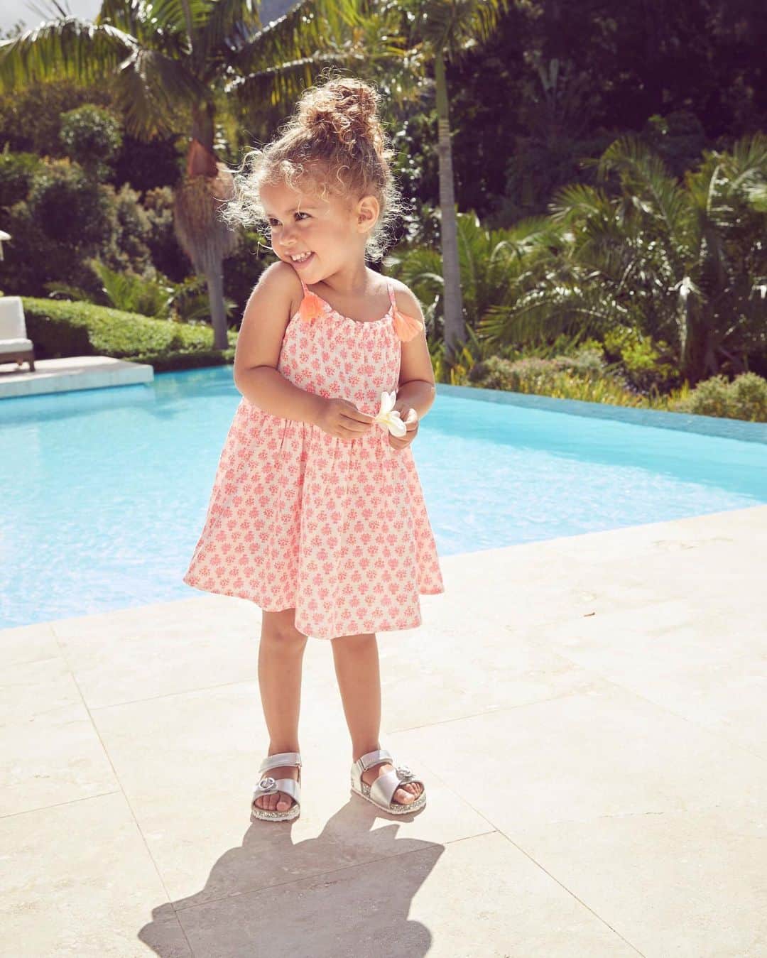 Nextさんのインスタグラム写真 - (NextInstagram)「We task you with finding a cuter poolside look! 🙊☀️ 🔍 924231 & 912767. #cute #pool #poolside #holiday #holidayvibes #sunshine #summer #summervibes #kidswear #kidsfashion #kidstyle #smiles #happy #nextkids」6月24日 16時35分 - nextofficial