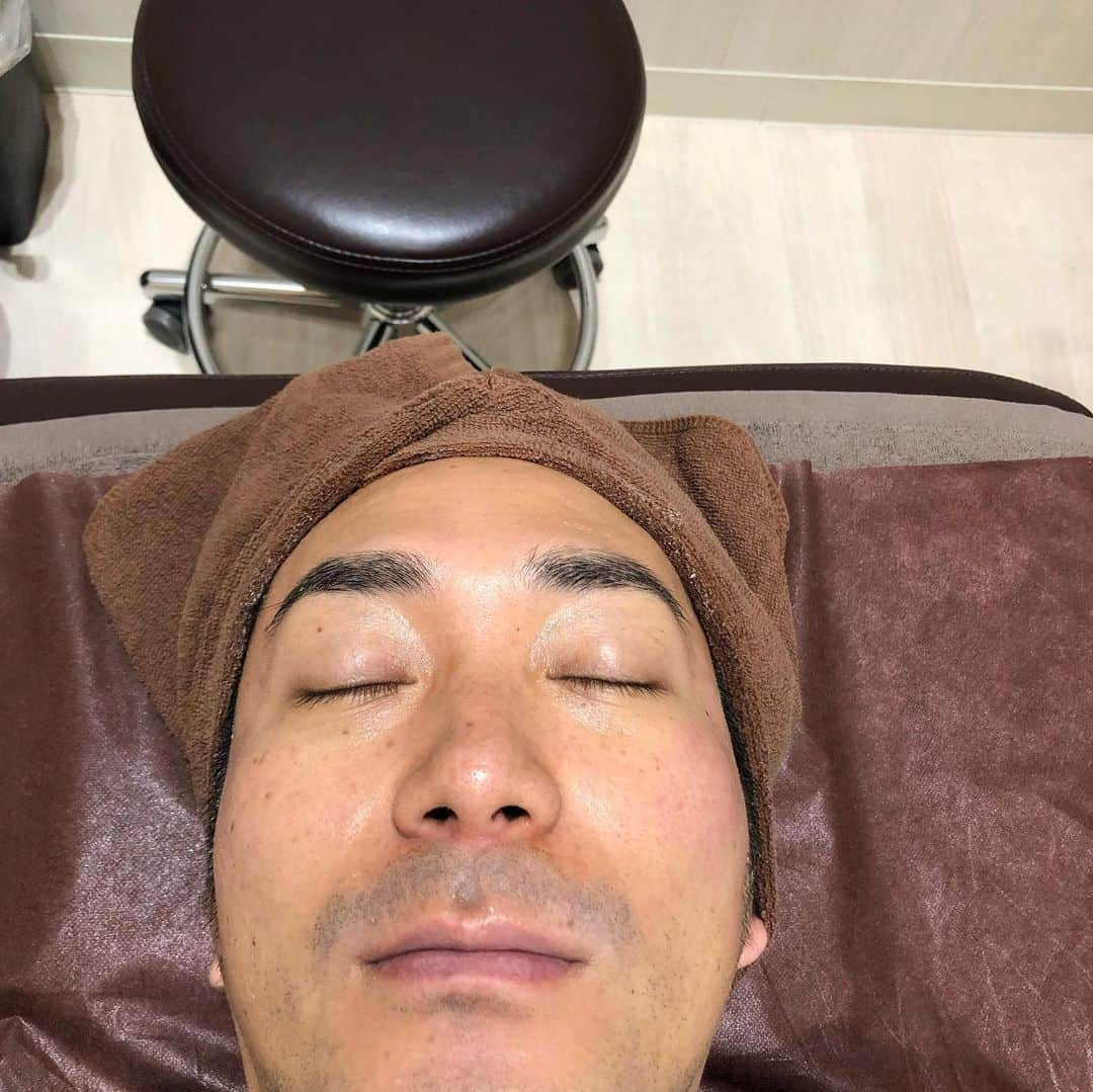 武智正剛さんのインスタグラム写真 - (武智正剛Instagram)「今日は愛媛高知の番組でお世話になっているジョウクリニックの重本委員長の紹介で「ドクター脱毛」に来させてもらって顔にイオン導入してもらいました。 #スッキリした #肌が蘇った #気持ちよかった #脱毛の時代ですからね #全身パーフェクトコースでこの値段は安いですね #女性だけでなく男性の脱毛もしてるみたいです #イオン導入やシミ取りなどもしてるみたいです #心斎橋にありますので #是非みなさん行ってみてください #スーパーマラドーナ武智 #あースッキリしたぁ」6月24日 16時37分 - supamaradonatake