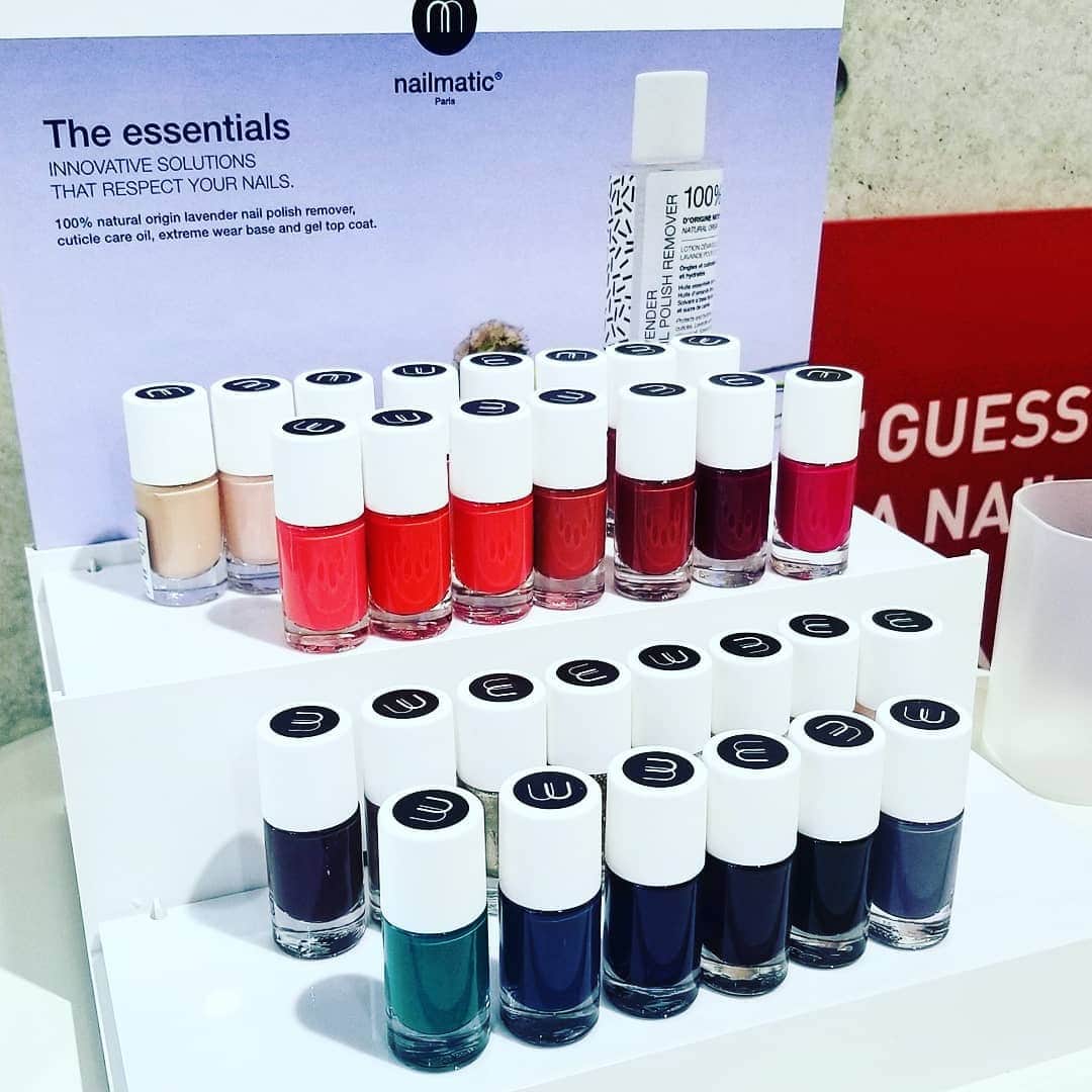 Ginaさんのインスタグラム写真 - (GinaInstagram)「パリで人気のサステナブルなネイルブランド「#nailmatic (ネイルマティック)」🇫🇷 とうもろこしや小麦など…84%が植物由来で、動物原料や石油由来成分は不使用の爪に環境にも優しいネイルなんです💅  一度塗りで見たままの発色、そして速乾、¥1,900のプライス🙌 さらに自動販売機でも買えるというクイックさもうれしい🙂  日本上陸のスペシャルショップが、GUM表参道(北青山3-10-25・6月30日まで)でやってるよ！  #Gina #Ginamagazine #Gina展示会レポ #nailmatic #ネイルマティック」6月24日 16時38分 - gina_mag