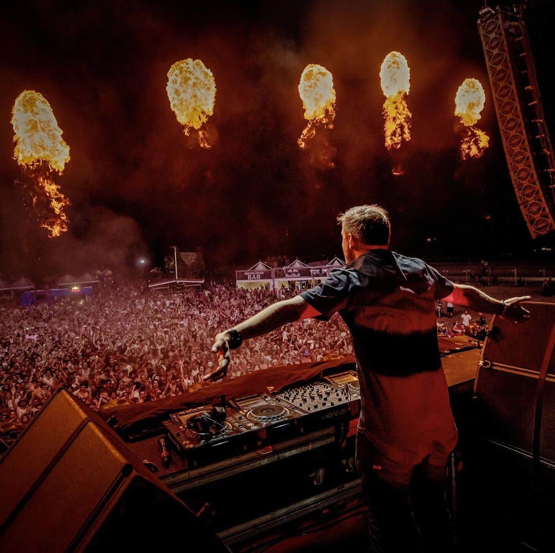Armin Van Buurenさんのインスタグラム写真 - (Armin Van BuurenInstagram)「Last night was epic! Thanks for having me @decibelopenair! 🇮🇹」6月24日 22時06分 - arminvanbuuren