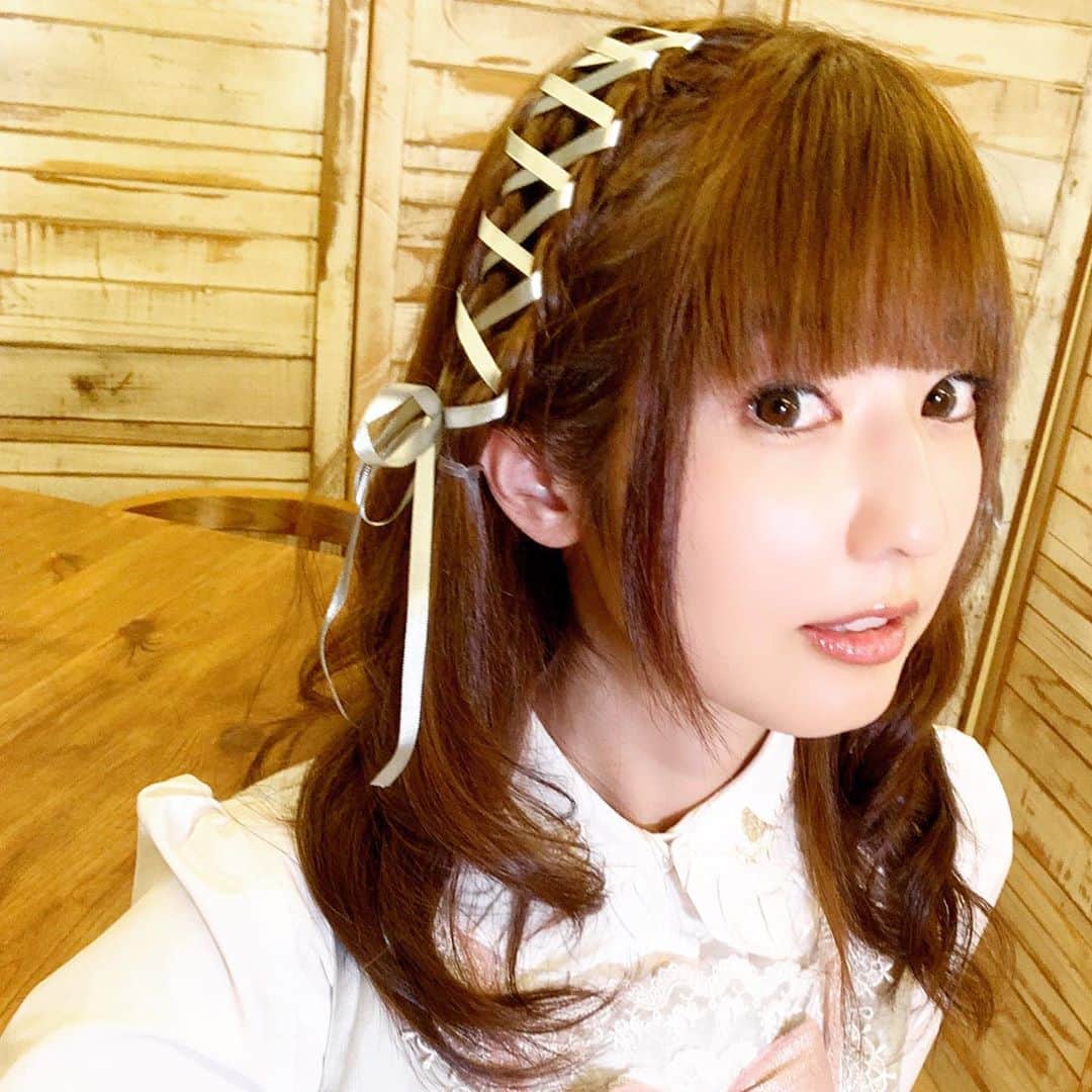 渚のインスタグラム：「Chantegramさんでヘアカラーとセットをしてもらいました😍💕💕 編み上げ可愛い！！！！！！ テンション上がる！！！！！ 担当してくれたLinDaちゃんはずっと昔からのゴスロリ仲間で、またこうして再会できたのがすごく嬉しいです😭😭😭💕 また行かせて頂きます🙏☀️ #chantegram #シャンテグラム #編み上げ #hair #hairstyle #hairarrange #selfie #Lolita #classiclolita #love #todayful」