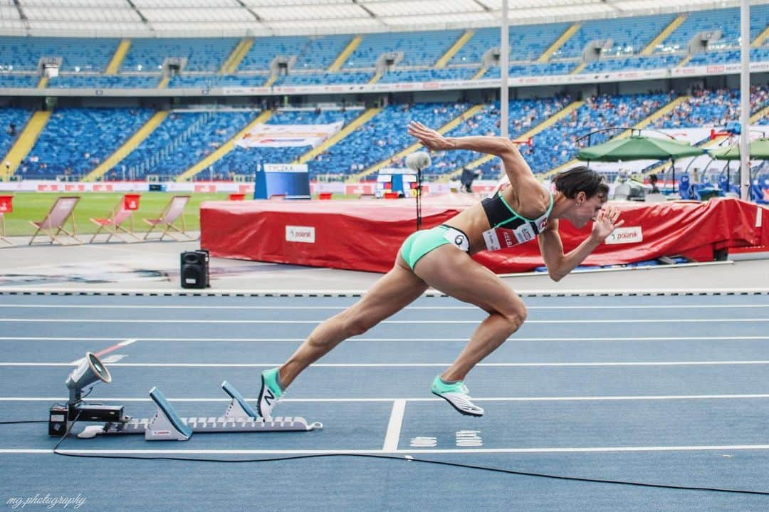 アンナ・キールバシンスカさんのインスタグラム写真 - (アンナ・キールバシンスカInstagram)「I jest, koniec pierwszej części sezonu. Lepiej jej sobie nie mogłam wyobrazić 🥰  Kończę ją wygraną na moim „domowym” stadionie leśnym w Sopocie z drugim wynikiem w karierze na 400m. Teraz chwilka oddechu i ruszamy z podbijaniem formy przed tą drugą, ważniejsza częścią sezonu.  Fot. @xmg.photography  @pkn.orlen  @orlenteam_official  @miasto_sopot  @newbalancepoland  @skla.sopot  #miasto_sopot #orlenteam #tracknfield #400m」6月24日 16時48分 - annakielbasinska