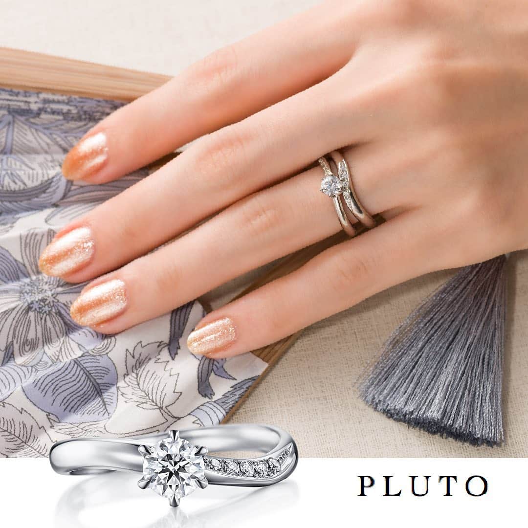 婚約・結婚指輪のI-PRIMO（アイプリモ）公式アカウントさんのインスタグラム写真 - (婚約・結婚指輪のI-PRIMO（アイプリモ）公式アカウントInstagram)「* 冥王星『プルート』からインスパイアされ、アームラインの片側だけにメレダイヤを美しく敷きつめた、斬新なデザイン。ゆるやかなウェーブが指をすっきりと見せてくれます。 無限大「∞」の形をモチーフに、おふたりが誓う「永遠の愛」を表現した『ウラヌス』。天の神の名からネーミングされたマリッジリングは、ゆったりとしたウェーブラインが印象的です。  婚約指輪：プルート  #アイプリモ_プルート 結婚指輪：ウラヌス  #アイプリモ_ウラヌス * #iprimo #アイプリモ #婚約指輪 #結婚指輪 #ブライダルリング #エンゲージリング #マリッジリング #プレ花嫁 #結婚準備 #婚約 #結婚」6月24日 16時57分 - iprimo_official