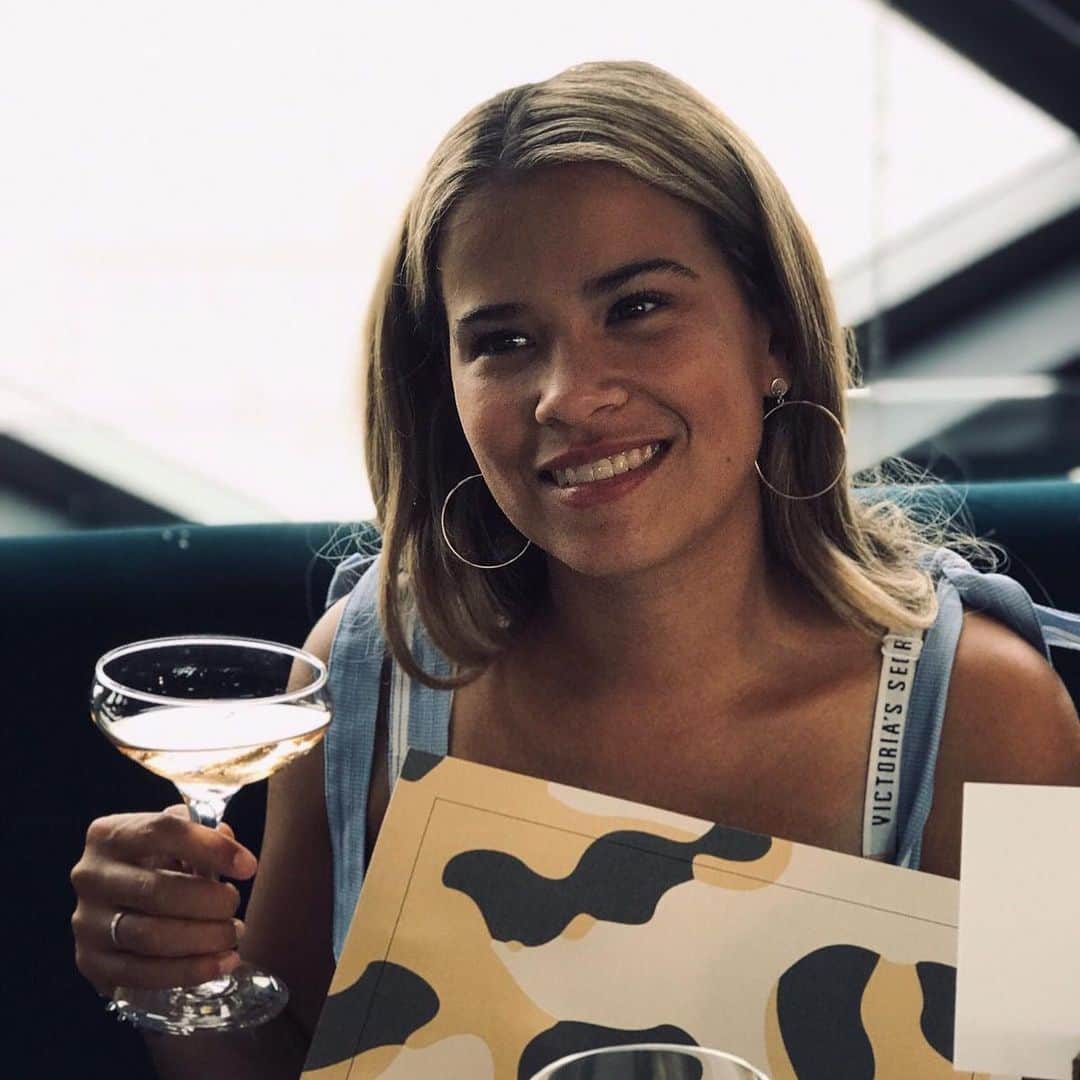 ジョエル・フェルトマンのインスタグラム：「Cheers to my beautiful wife🥂❤️!#28」