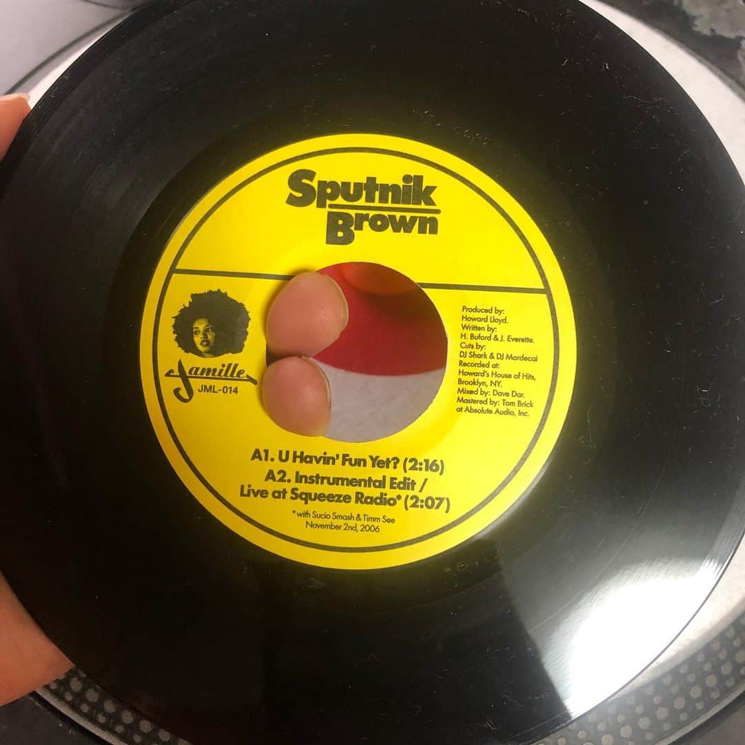 DJ SANCONさんのインスタグラム写真 - (DJ SANCONInstagram)「SPUTNIK BROWN / U HAVIN' FUN YET  7​-​inch vinyl 🔥🔥🔥 . @djshark.japan さん 有難うございます！  #sputnikbrown #7​inchvinyl #45vinylrecord」6月24日 17時05分 - djsancon