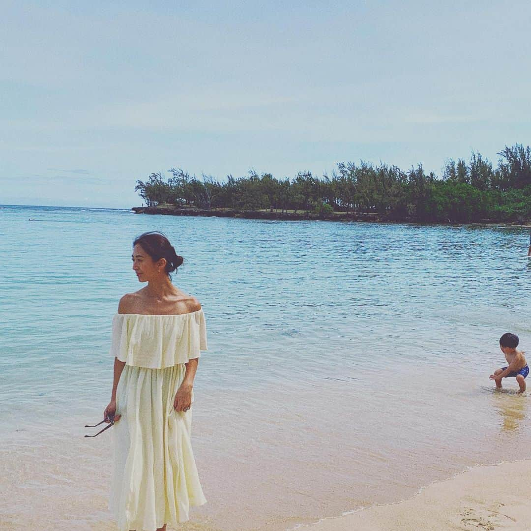 神山まりあさんのインスタグラム写真 - (神山まりあInstagram)「〜どんなにカッコつけても、後ろに映り込む河童かな〜  #hawaii #海に出没した河童 #川ではなく海に #海男 #何してんだ一体 #なんとかトルネードって叫んでた #可愛い子よ」6月24日 16時59分 - mariakamiyama