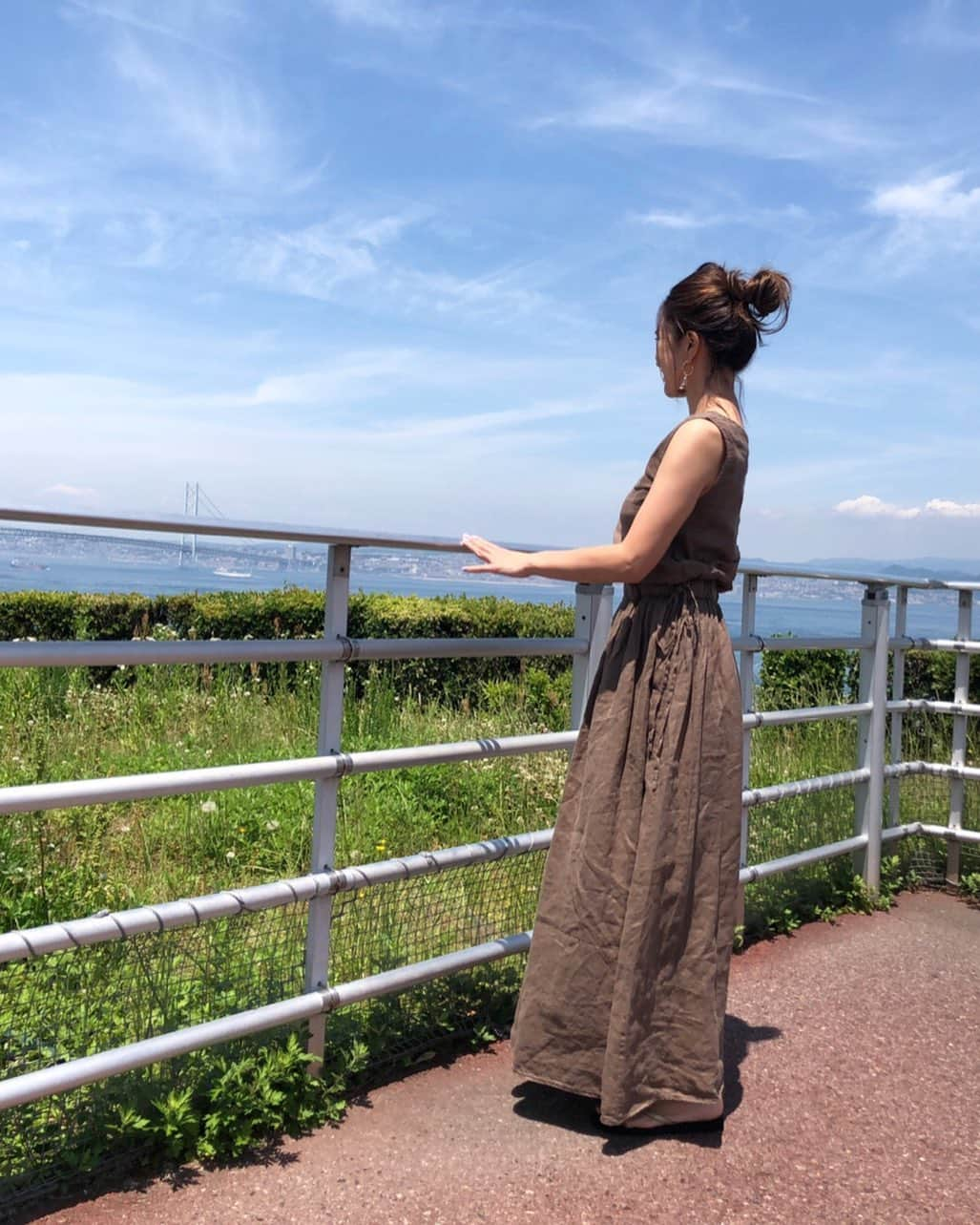 HandmadeLaboさんのインスタグラム写真 - (HandmadeLaboInstagram)「この夏はブラウン&ベージュ系が気になります👗ﻌﻌ♥ . . .  ワンピースは  @ameri812  のプロフィールページURLから チェックできます♪  ぜひご覧になってみてください⌣̈⃝♡ ✨ . . . . . 👗  @beautyandyouth_official . . #shopstyle #shopstylejp #sscollective #sslooksjp#pr #shopstylejp #fashiongram #ママコーデ#ootd_kob #mineby3mootd #楽天お買い物部#リネンワンピース#ロングワンピース #ブラウンコーデ#夏コーデ＃淡路島#淡路サービスエリア」6月24日 17時06分 - ameri812