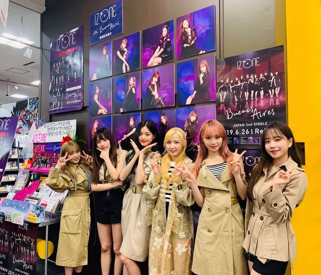 h3artbrak3rsさんのインスタグラム写真 - (h3artbrak3rsInstagram)「… #hkt48 #IZONE #아이즈원 #アイズワン  #nako #矢吹奈子 #야부키나코 #なこ #yena #최예나 #イェナ #yuri #조유리 #ユリ #hitomi #本田仁美 #혼다히토미 #ひぃちゃん #wonyoung #장원영 #ウォニョン #chaewon #김채원 #チェウォン #BuenosAires #タワーレコード名古屋パルコ店」6月24日 17時20分 - h3artbrak3rs