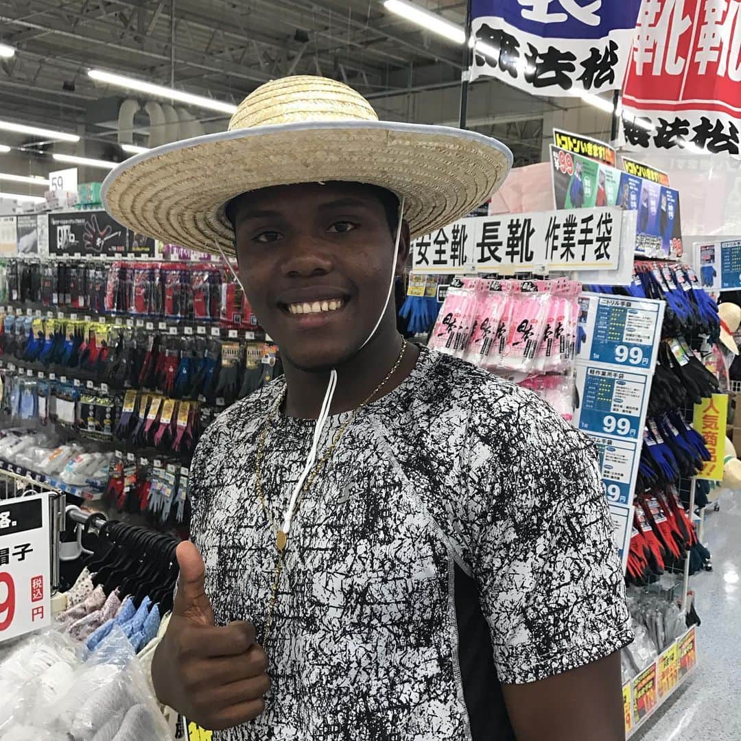 樋越優一のインスタグラム：「コラス支配下登録おめでとう🍾🍾🎉🎉㊗️日本に最初来た時は日本語も日本食も食べれなかったコラス😭 今じゃあ変な日本語喋って笑笑本当におめでとう㊗️Muchas felicidadea! #コラス」