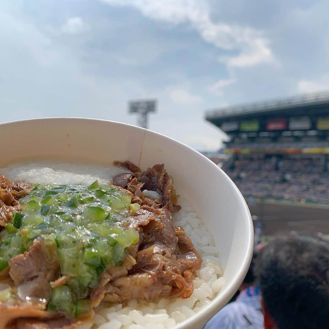 上村彩子さんのインスタグラム写真 - (上村彩子Instagram)「初めて甲子園に行ってきました！ 悔しい連敗…勝てぬ……というぐぬぬ顔。 . 交流戦グルメの山形だしで食べる牛たんまかない丼✨ さっぱりしてて美味しかったん( *˙꒳˙ *) #甲子園 #埼玉西武ライオンズ #阪神タイガース #聖地 #ドキドキ #まかない丼 #山形だし #交流戦 #お疲れ様でした #ありがとう #楽しかった」6月24日 17時29分 - ayako_uem