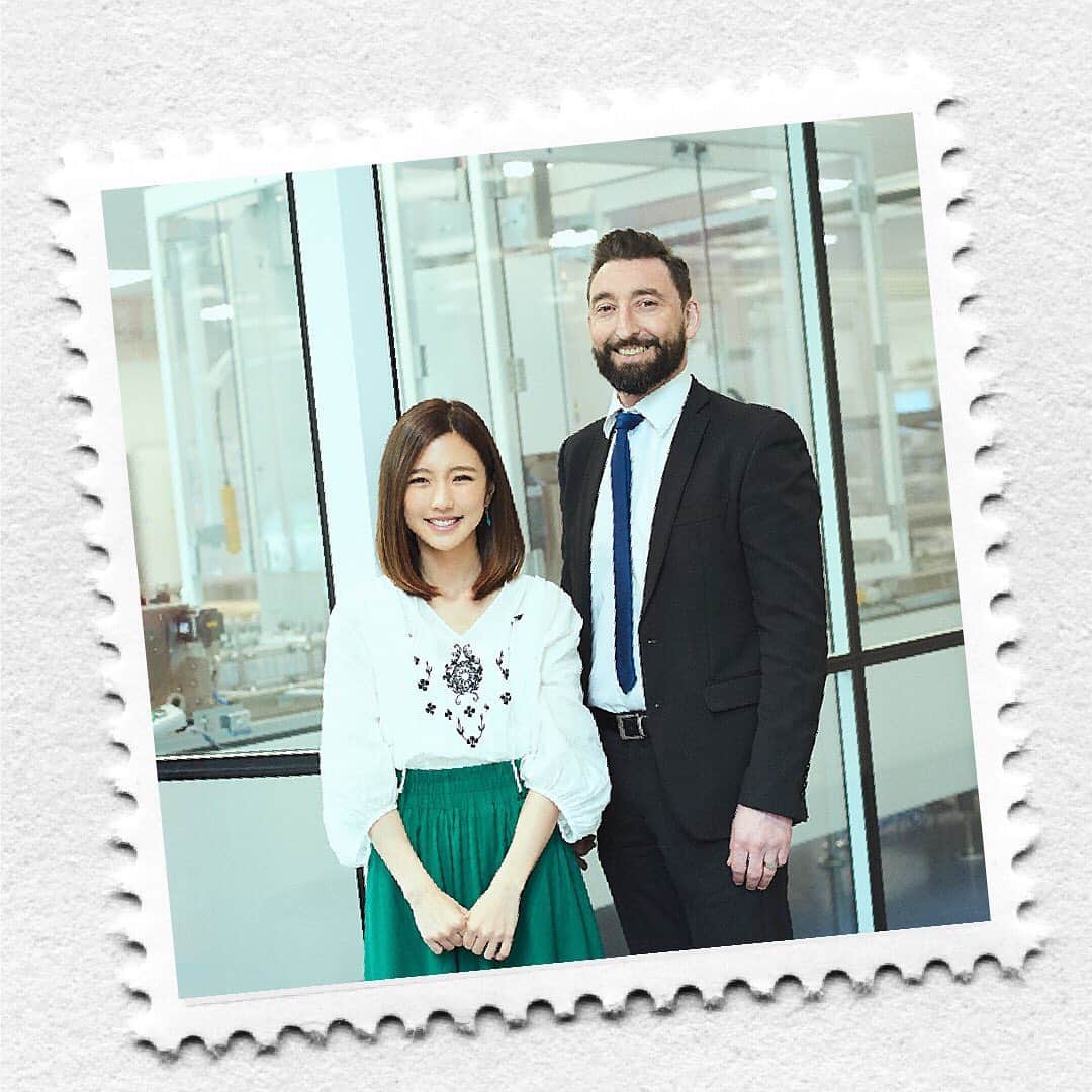 Eau Thermale Avène Japan アベンヌさんのインスタグラム写真 - (Eau Thermale Avène Japan アベンヌInstagram)「#真野恵里菜のアベンヌ村へ行ってみた 水の研究所のあとは、アベンヌ温泉水の源泉のすぐそばにある製品工場へ。 ドキドキしながら足を踏み入れてみると、ちょうど私の大好きなアベンヌ ウオーターをボトリングしているところをキャッチ！アベンヌ温泉水の源泉は工場内の無菌室とつながっているから、一度も空気に触れることなくピュアな水質を保ったままボトリングできるんだって。 （アベンヌ公式サイト「真野恵里菜のアベンヌ村体験記」より） https://www.avene.co.jp/welcome #アベンヌ村へ行ってみた #こういうことだったんだアベンヌ #アベンヌ #真野恵里菜 #アベンヌウオーター #avenewater #avene」6月24日 17時29分 - eauthermaleavenejapan
