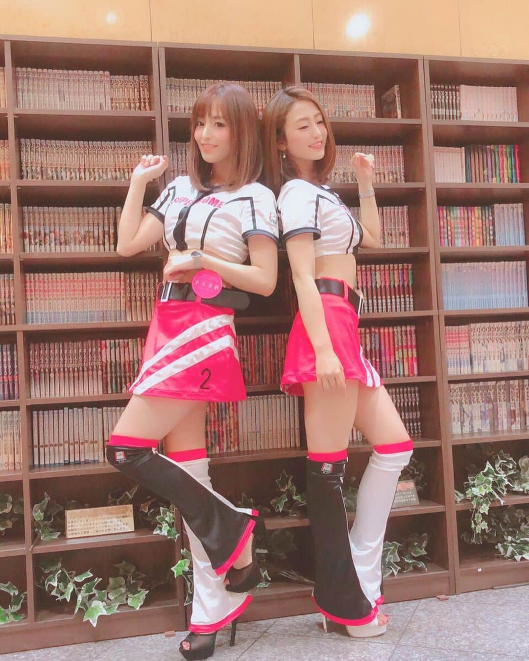 柚月めいさんのインスタグラム写真 - (柚月めいInstagram)「. SDG、Ｗ来店🤝 みぽりん💗みきてぃ と . . . #costume#baseball#sexy#photo#イメージガール#足#sdg#sunnydaygirls#follw#instagood#柚月めい」6月24日 17時30分 - meimei.yuzu