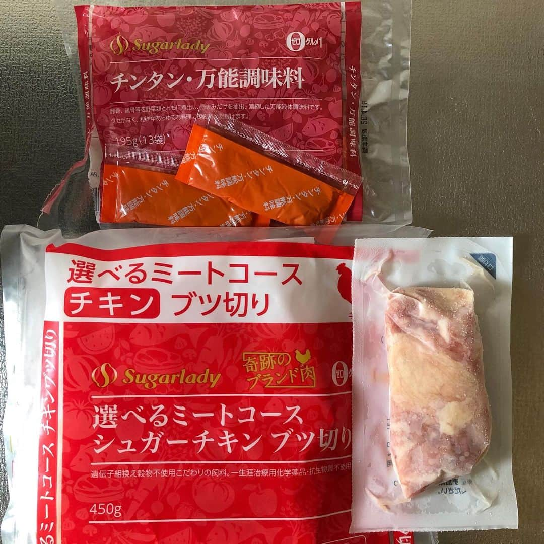 藤井美加子さんのインスタグラム写真 - (藤井美加子Instagram)「小腹が空いた時のお夜食🍴😋﻿ ﻿ 『サムゲタン風スープ』﻿ ﻿ お腹が空いて眠れない。。。そんな時ありません？﻿ いや…厳密に言うと多分お腹が空いてるのではなく脳が欲してるだけ。﻿ ﻿ そんな時のお腹を満たしてくれて﻿ 胃の負担も少なく体に優しいスープです。﻿ ﻿ ﻿ 詳しい作り方はアメブロで🗒﻿ ﻿ ﻿ #美肌食マイスター#アンチエイジングアドバイザー#美肌エキスパート#女優#美容#健康#美肌先生#美肌生活#美活#美しく生きる#三木美加子﻿#美加子のレシピ#美加子のうちごはん#美加子の料理#夜食#dinner#foodphotography#food#foodstagram#healthyfood#cooking#foodie ﻿﻿﻿ #sugarlady#シュガーレデ#シュガーチキン#チンタン万能調味料」6月24日 17時44分 - mikako_miki