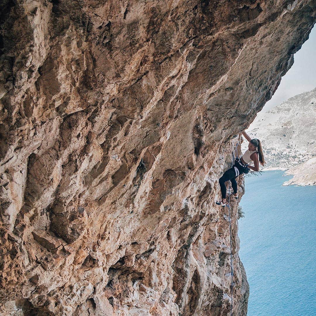 Mammutさんのインスタグラム写真 - (MammutInstagram)「Some #mondaymotivation for you! Swipe left and enjoy the breathtaking view of Kalymnos as experienced by our Mammut Scandinavia Athlete @marieholmerud 🌅 📸: @bjornarsmestad #mammut_swiss1862 #loveclimbing #climbinggirls #climbinglife #climbing_worldwide #outdoor」6月24日 17時47分 - mammut_swiss1862