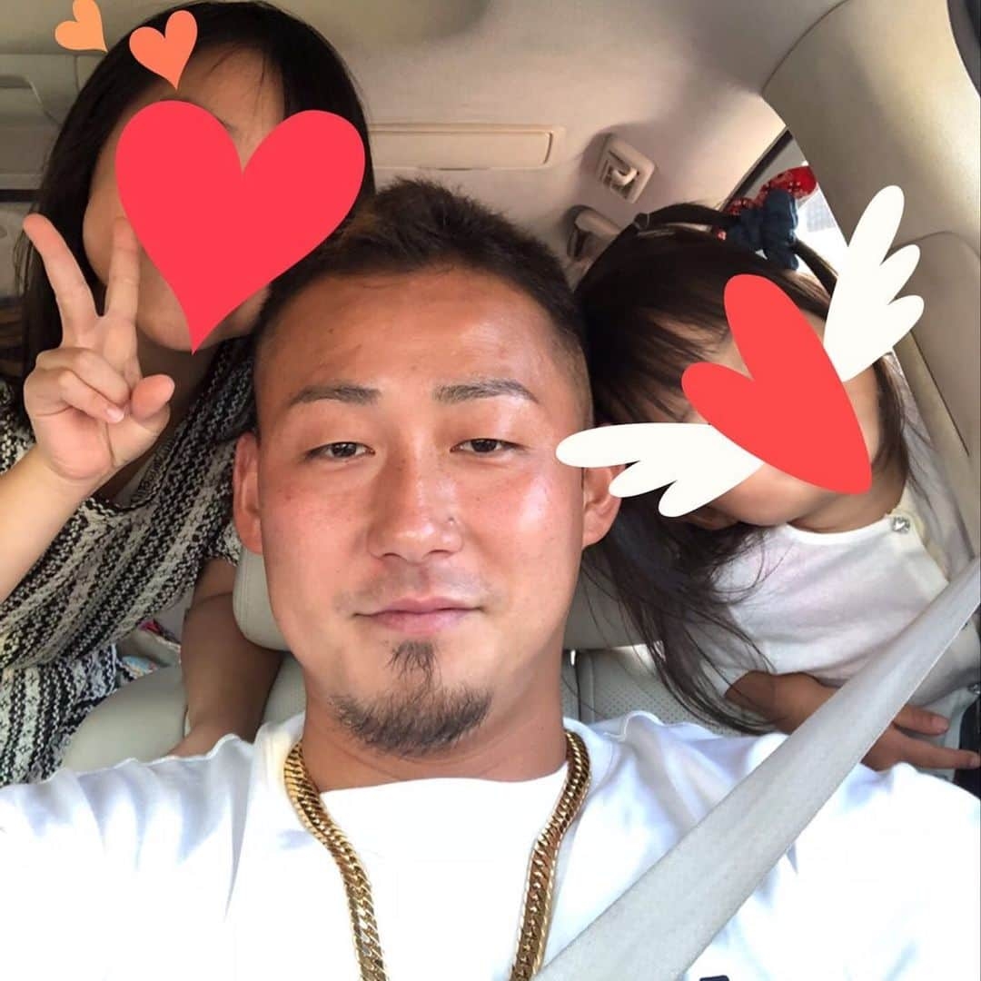 中田翔さんのインスタグラム写真 - (中田翔Instagram)「今日は、ゆっくり休みです！！休みって言っても朝から髪切りに行って帰ってからベランダの掃除笑笑 今から買い物です！！では、行ってきます！！^ - ^ #中田翔#中田ファミリー#ベランダ掃除#」6月24日 17時54分 - shonakata_official