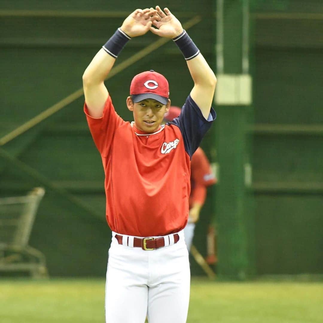 地方民のカープ女子のインスタグラム：「・ 元気そうで良かった～🥰👏 ・ 今日は試合中止みたいしゆっくり休んでください✊🏻✨ ・ #野間峻祥 #広島東洋カープ#広島カープ#カープ#carp #夕刊フジより」