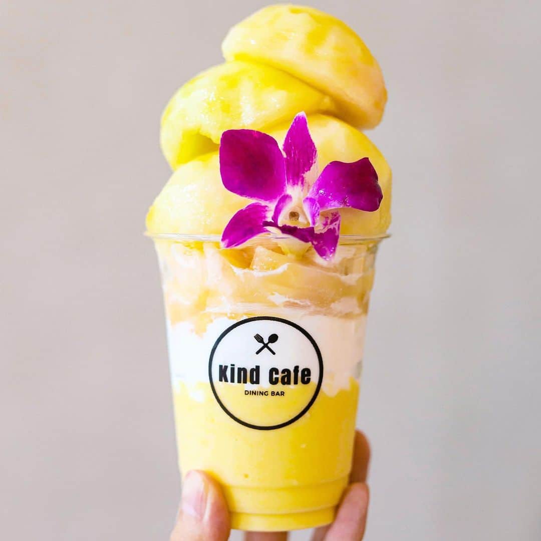 きょん。さんのインスタグラム写真 - (きょん。Instagram)「. .  Kind Cafe  重ねに重ねて もも、MoMo、桃、 ボンボンスムージー🍑ver.🍑 .  食べても 飲んでも 延々続く もも時間🍑🍑🍑 #KindCafe#nara#sweets」6月24日 18時00分 - kyon_tokiiro