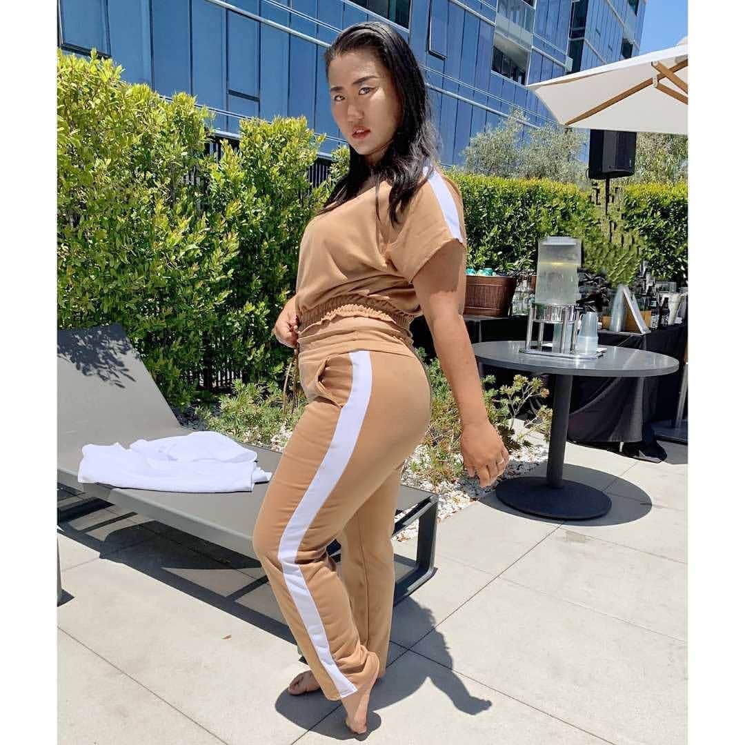 藤井美穂のインスタグラム：「I look like #kardashian today. 👕@femmeluxeusa #LuxegalUSA」