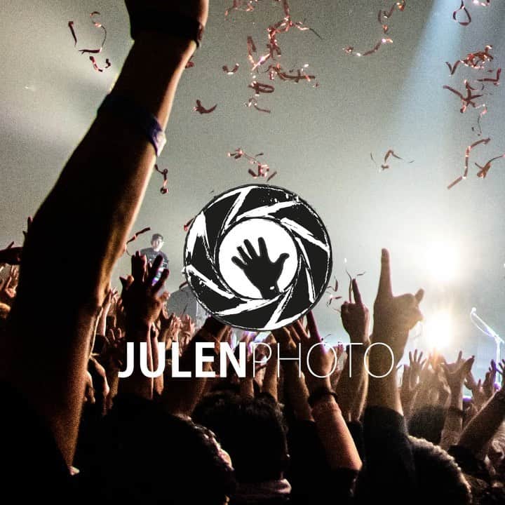 Julen Esteban-Pretelのインスタグラム：「TOUR DREAMS the BOOK by JulenPhoto  From Fan To Crew/ファンからスタッフへ Shooting Local Legends/ローカルの伝説を撮影 And International Superstars/世界的なスターも The Dream Came True/夢の実現 An Epic Book/壮大な本 Including: @bringmethehorizon, @missmayiband, @muguruzafm, La Gossa Sorda, Obrint Pas, Radical Animal Beat, @soziedad_alkoholika_oficial  Out July 24 Order now at ‪@spaceshowerbook‬ https://books.spaceshower.jp/news/n-information/isbn908406393 #TOURDREAMS #JulenPhoto #SPACESHOWER #BringMeTheHorizon #MissMayI #FerminMuguruza #LaGossaSorda #OrbrintPas #RadicalAnimalBeat #SoziedadAlkoholika  Video by @JulenPhoto Music by @AShamaluevmusic」