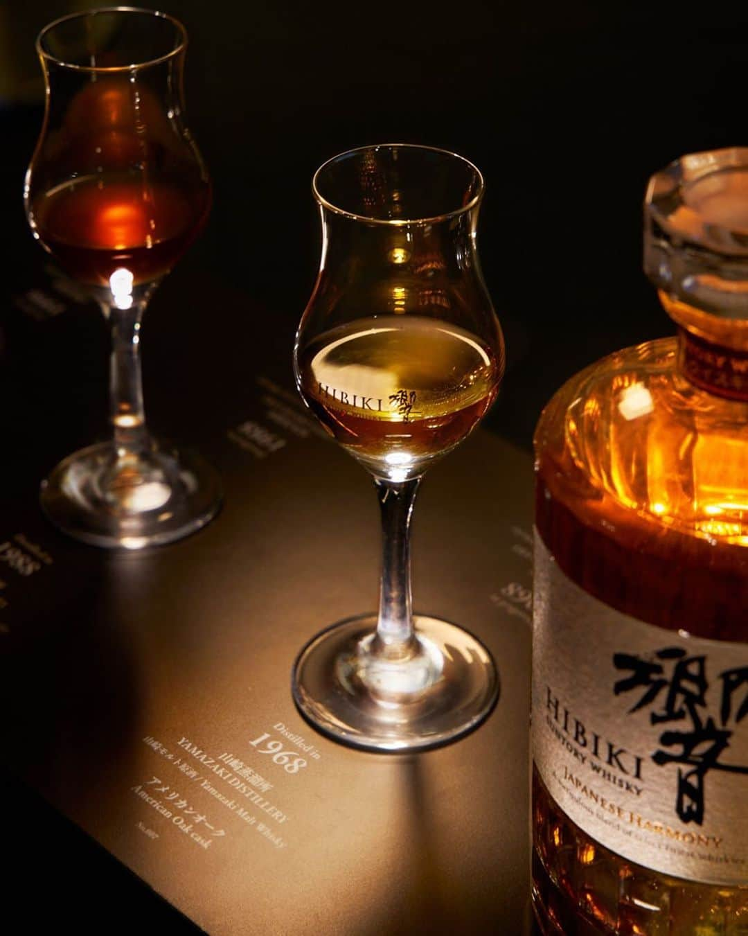 響 | SUNTORY WHISKY HIBIKIさんのインスタグラム写真 - (響 | SUNTORY WHISKY HIBIKIInstagram)「. HIBIKI TIME ー六本木アートナイト2019 響アートラウンジ「ART OF BLENDING」よりー 中には、酒齢50年を超える希少な原酒も The HIBIKI Art Lounge: ART OF BLENDING at Roppongi Art Night 2019 The display included rare whiskies which have been matured for over 50 years.  #響 #hibiki #六本木アートナイト2019 #roppongiartnight2019 #響アートラウンジ #hibikiartrounge #artofhibiki #artofblending #イベント #event #多彩な原酒 #componentwhiskies #二十四節気 #夏至 #夏」6月24日 18時02分 - suntorywhisky_hibiki