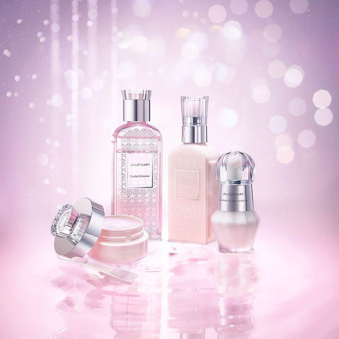 JILLSTUART BEAUTYさんのインスタグラム写真 - (JILLSTUART BEAUTYInstagram)「JILL STUART lifestyle skincare . 7月5日(金)発売 《6月21日(金)より店頭予約受付中》 ～Crystal Prep Care～ ”Ready to Glow” . キラリと輝くクリスタルの輝きをそっと仕込んで、 とっておきのツヤ肌へ。 . ピールオフマスクで素肌を整え、 化粧水や乳液、下地でツヤを仕込む。 次に続くベースメイクを輝かせる “crystal prep care” コレクションが発売。 いつものお入れにプラスワンしても、ラインで使っても。 . これから順次ご紹介していきます。どうぞお楽しみに。 . #JILLSTUART #JILLSTUARTBeauty #prepcare #プレップケア #クリスタルエンハンサー #化粧水 #ローション #クリスタライザー #乳液 #オールインワン #ドリーミングスターリーグロウマスク #ピールオフマスク #イルミネイティングセラムプライマー #化粧下地」6月24日 18時02分 - jillstuartbeauty