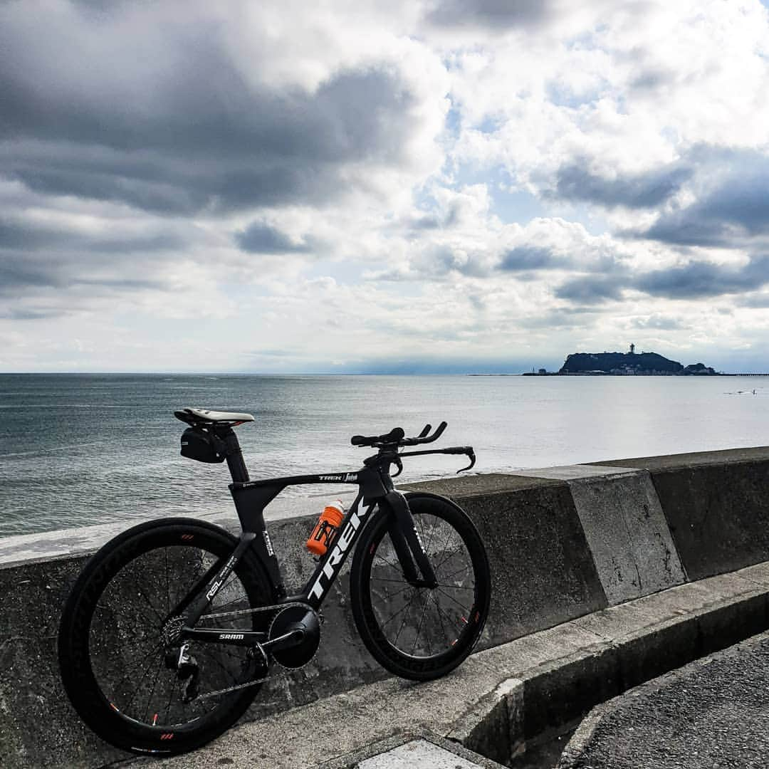 別府史之さんのインスタグラム写真 - (別府史之Instagram)「Shonan TT ride 😘  #trekbikes #speedconcept  #routine #kanagawa #shonan #enoshima #namedsport #srametap #12speeds」6月24日 18時09分 - fumybeppu