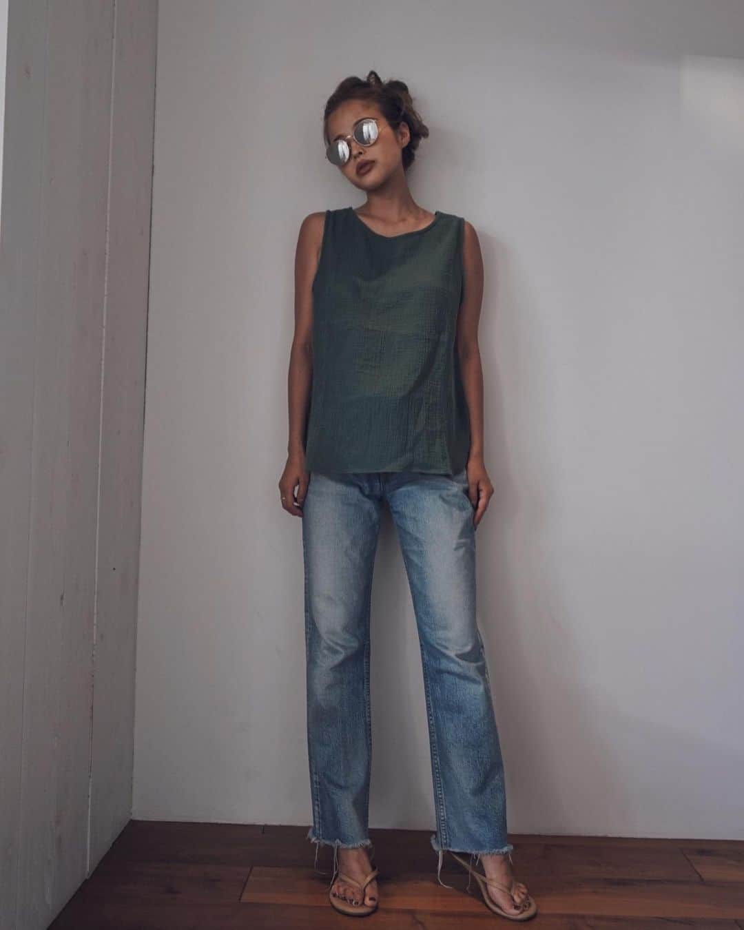 のインスタグラム：「大人気のダブルガーゼ❤︎ このグリーンカラー 大人可愛くてオススメです❤︎■Double gauze no sleeve tops ¥3,600 柔らかなダブルガーゼを使用した ノースリーブトップス🐚 着用はSサイズです🌴 @trunc88_official  #trunc88」