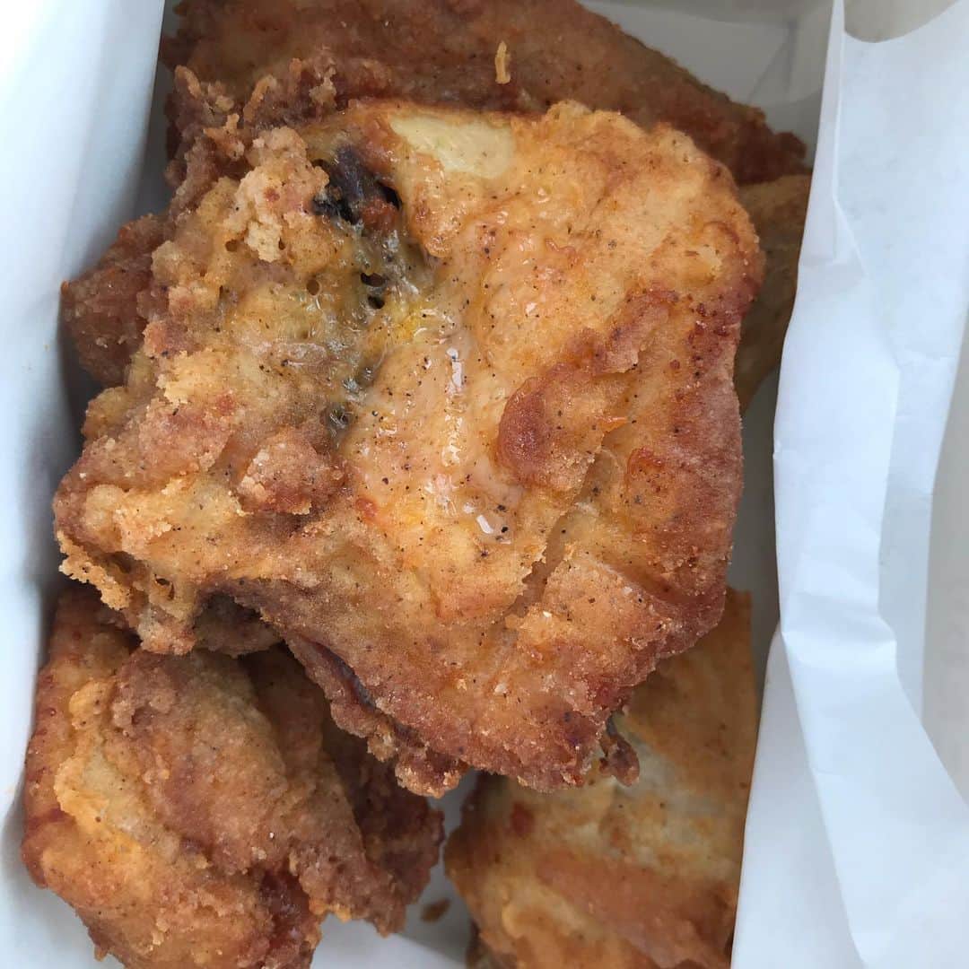 のインスタグラム：「・ 数年に１回食べて見たくなるけど、食べて ・ あ〜っ ・ こんな感じだっけなー ・ って思うレベル ・ 骨多いし ・ 肉汁ないし ・ パサパサ ・ また数年後会いましょ！ ・ #休日ランチ#ランチ #フード #食べ物 #静岡グルメ #静岡ランチ #パン🥐 #インスタ映え #酒飲み #静岡 #おすすめランチ#ラーメン🍜 #おすすめカフェ☕️#静岡市パン屋 #デザート #スイーツ🍰 #インスタフード  #グルメ #静岡市ランチ #静岡市グルメ #静岡市カフェ #静岡市 #美味しいもの大好き #旨い ・ ・ 静岡市の食通さんと繋がりたい 情報交換求む  もっと美味しい店知りたい ・ #followme #eat #grumet #food #cafe」