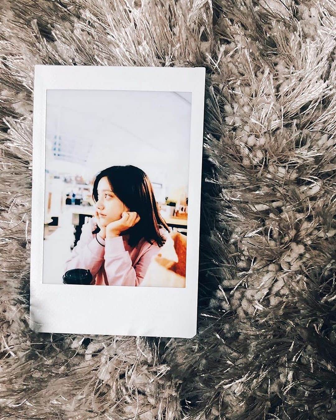 Fujifilm instaxさんのインスタグラム写真 - (Fujifilm instaxInstagram)「. @mariaaaa728 #repost #リポスト  FUJIFILMさんから #新時代チェキ #instax mini LiPlay が発表されました💙今日は発表会にお邪魔しました😊チェキの大ファンだったので、新しい機能がついたチェキにメロメロでした😍写真だけではなく音もチェキでおさめられるので、さらに出来事を鮮明に思い出せますね🥺💕そしてスマホで遠隔操作までできちゃいます！私は今回 メイク をテーマに一足先にチェキで撮影したり、携帯の画像を送って印刷しました😘  このカメラで撮った10枚のチェキたちを公開👑🖤 #instax #Newinstax #Neweranewinstax #liplay #miniliplay #instaxminiliplay #新時代チェキでつくる私の10枚 #Give10withNewinstax #新時代チェキ」6月24日 18時29分 - cheki_instax