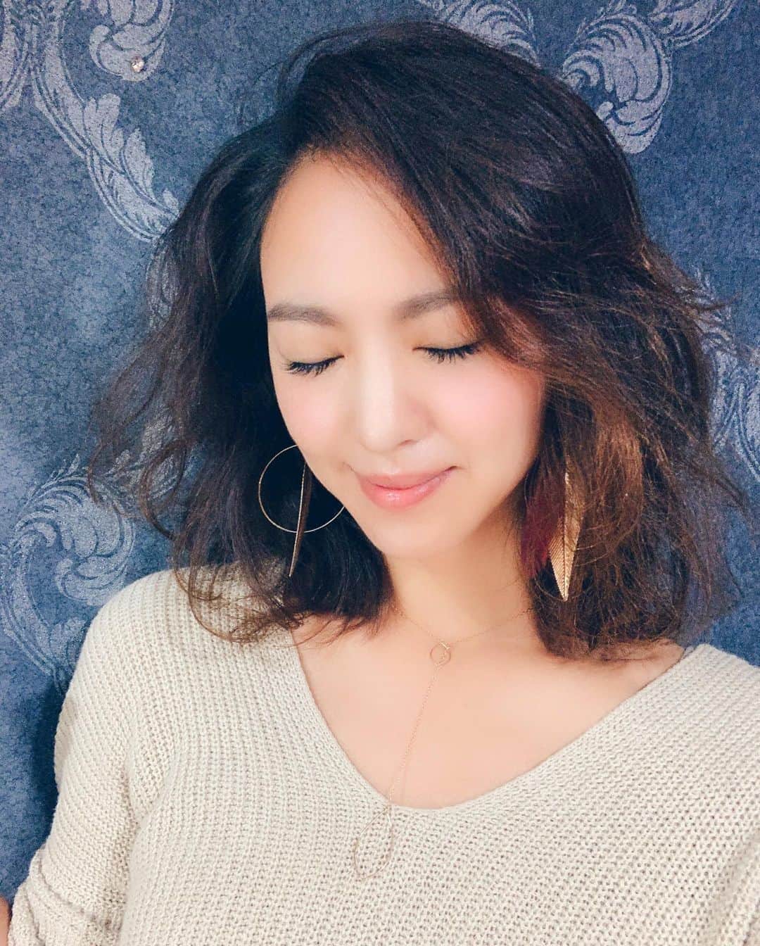 西内ひろさんのインスタグラム写真 - (西内ひろInstagram)「帰国して✈️撮影して📷マッサージして👸エクステメンテナンスして👁💕そんな1日でした🌹なぜか全然眠くないので、料理でも久々にしようかなぁ✨  @_kaedefukuda_  マツエクありがとう😊💕朝からマスカラ要らずなので助かります‼︎💄 #マツエク #ピース久々にした #まりやの親友にしてもらったよ」6月24日 18時32分 - 0214hiro