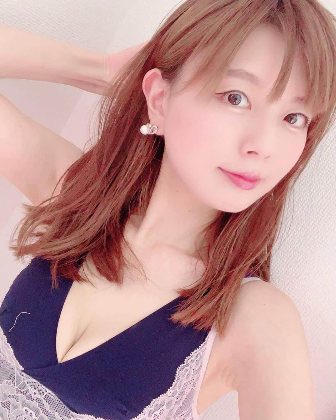 satomiさんのインスタグラム写真 - (satomiInstagram)「レースが可愛くて気に入ったナイトブラ❤︎ 快適だし可愛いからお昼もつけてる( ˶ˆ꒳ˆ˵ )❤︎ * *  #ナイトブラ #バストケア #育乳 #育乳ブラ #補整ブラ #ワイヤレスブラ #バストアップブラ #ノンワイヤ―ブラ #ボディメイク女子 #盛れる #レースブラ #グラマラスエンジェル #ルームウェア #スタイルキープ #豊胸したい  #グラマラスエンジェルナイトブラ #GLAMOROUSANGELNightBra @ganightbra」6月24日 18時51分 - saatoomii47