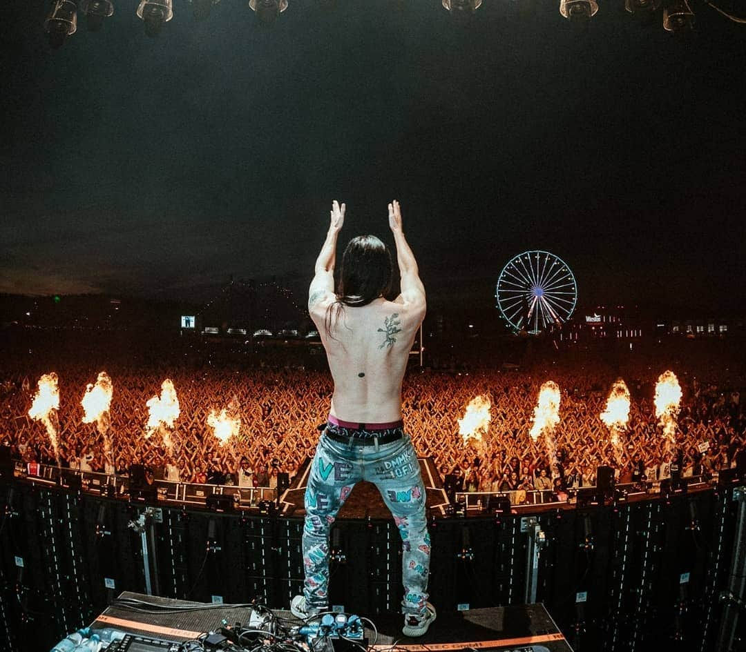 スティーヴ・アオキさんのインスタグラム写真 - (スティーヴ・アオキInstagram)「German crowds are so fucking amazing! The real question is who goes harder the north or the south??Thank u @southsidefestival 🇩🇪🇩🇪🇩🇪」6月24日 18時51分 - steveaoki