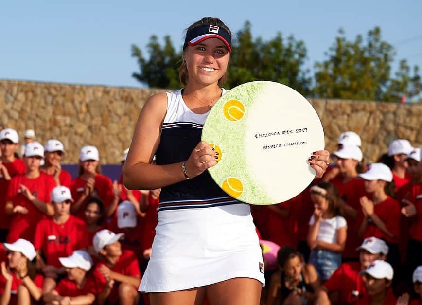 のインスタグラム：「My 2nd WTA title 🏆 @mallorcaopen  Congrats @belindabencic on a great week and a great final!  I would like to give thanks to everyone for making the tournament possible, I just love Mallorca and will back next year:) Thank you for watching me everyday, and having my back all the time 😍 I couldn’t have done this without you! So happy to share this title with you ❤️」