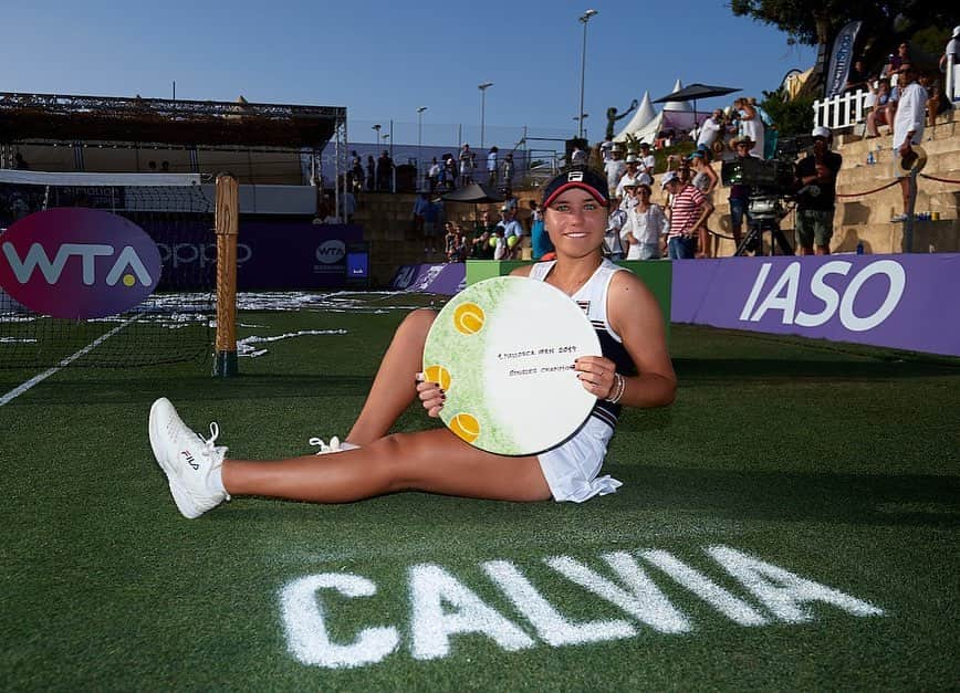 ソフィア・ケニンさんのインスタグラム写真 - (ソフィア・ケニンInstagram)「My 2nd WTA title 🏆 @mallorcaopen  Congrats @belindabencic on a great week and a great final!  I would like to give thanks to everyone for making the tournament possible, I just love Mallorca and will back next year:) Thank you for watching me everyday, and having my back all the time 😍 I couldn’t have done this without you! So happy to share this title with you ❤️」6月24日 18時47分 - sofia.kenin