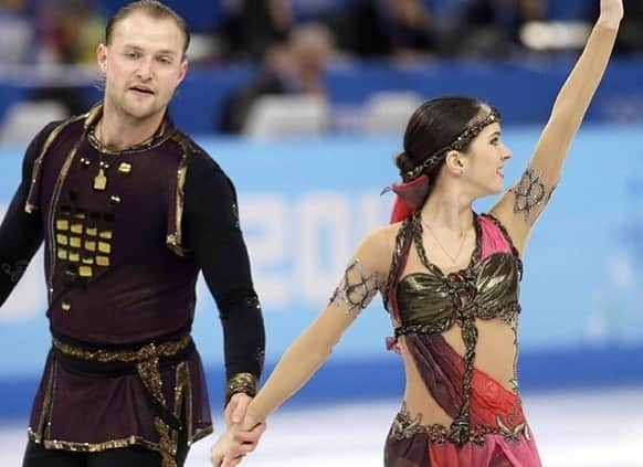 ベラ・バザロワさんのインスタグラム写真 - (ベラ・バザロワInstagram)「International Olympic Day #23june #russianteam #bazarovalarionov #figureskating #российскийспорт」6月24日 18時48分 - verabazarova