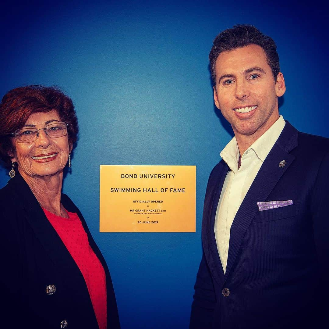 グラント・ハケットさんのインスタグラム写真 - (グラント・ハケットInstagram)「Such an honour to unveil the new Swimming Hall of Fame & short course pool at my old university @bonduniversity along with some legends of the sport who I truly admire @andrewbaildon @mel_wright86 #jonseiben and the Bond University VC, Professor Tim Brailsford who is one person I have the upmost respect for! Thank you to everyone who attended, especially my mum! #bonduni #swimming #halloffame #honoured #adcoconstruction」6月24日 18時48分 - grant__hackett