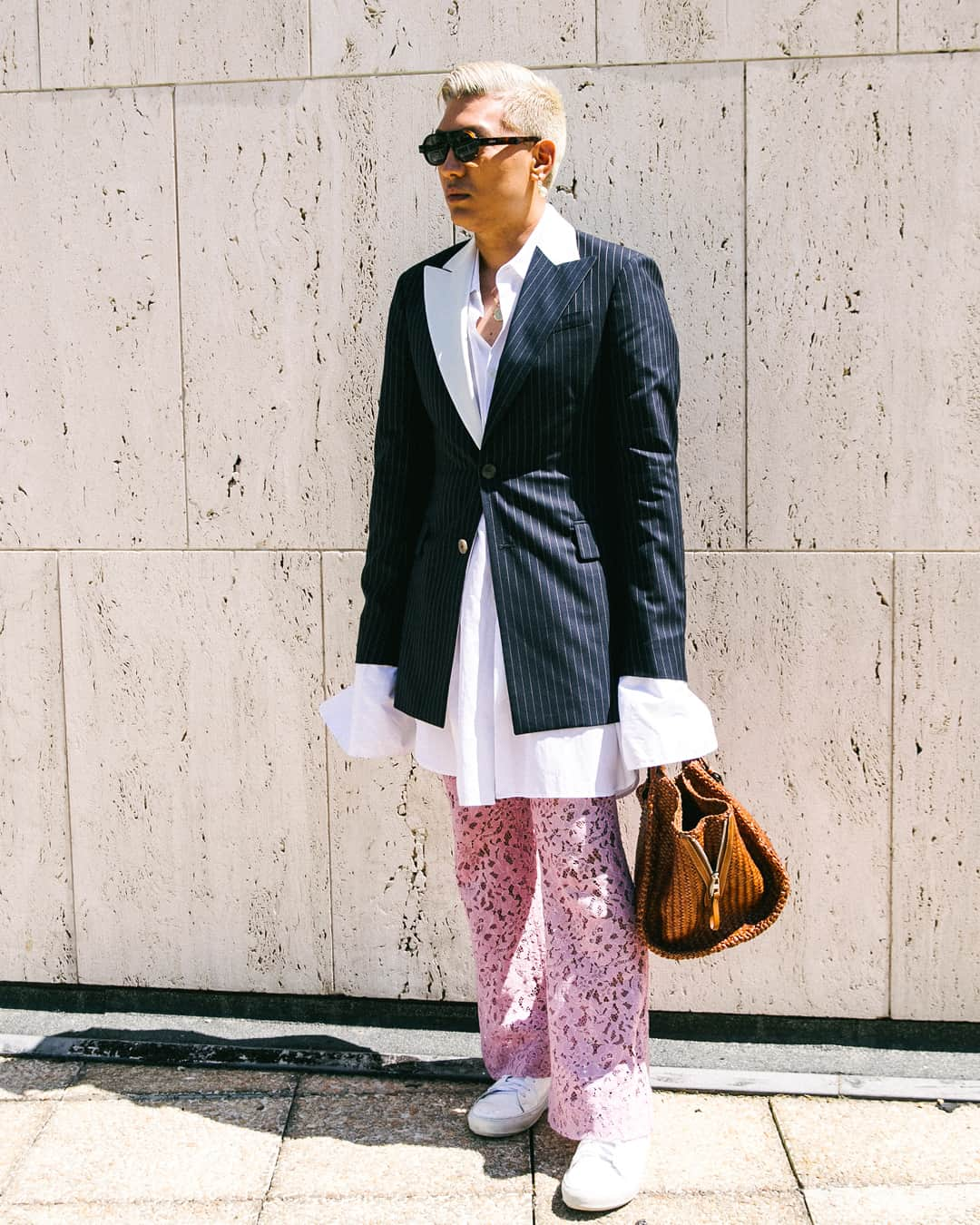 Loeweさんのインスタグラム写真 - (LoeweInstagram)「Guests arriving at Maison de l'UNESCO to see the #LOEWESS20 Menswear runway show. #LOEWE #ParisFashionWeek #PFW #Menswear」6月24日 19時00分 - loewe