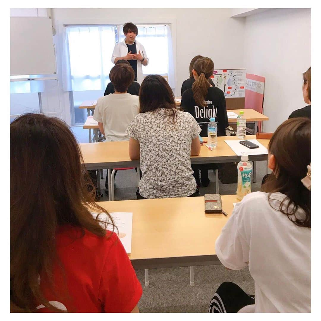 日本美容整骨学院さんのインスタグラム写真 - (日本美容整骨学院Instagram)「☠️ 本日は現・福岡校での最後の試験でした✍️✨ . 合格された皆様、おめでとうございます🎊 . 今日が【美容整骨師】としてのスタートライン♡♡ これから共に日本中に 【美骨美人】を増やしていきましょう‪⸜(*ˊᵕˋ* )⸝‬ . . 福岡校は6/30より場所を福岡天神に移転し、 リニューアルオープンします！！ . 新しくパワーアップする福岡校で一緒に "骨"から日本人を綺麗にする技術を学びませんか？☠️🎶 . 少しでもに気になる方は 【日本美容整骨学院】までお問い合わせください(^^) * #日本美容整骨学院 #美容整骨 #美骨美人 #骨格矯正 #小顔矯正 #骨盤矯正 #美脚矯正 #くびれ矯正 #小顔 #骨盤 #美脚 #くびれ #矯正 #黄金バランス #勝ち組 #女子 #骨格矯正の時代 #骨から綺麗に #痛くない小顔矯正 #ゴッドハンド集団 #資格習得 #大阪 #東京 #福岡 #東海 #福山 #高松」6月24日 18時59分 - biyouseikotsugakuin