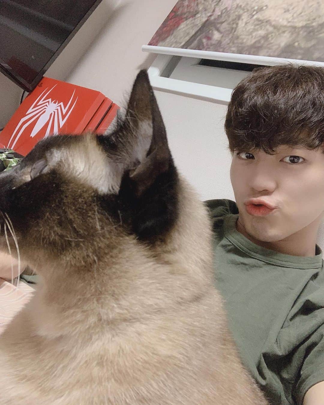 キム・ミンギュのインスタグラム：「거의 1년만에 생긴 앞머리.... 는 바로 깐머리 #퍼퓸 #오늘밤 #kbs2 #밤10시 #본방사수」