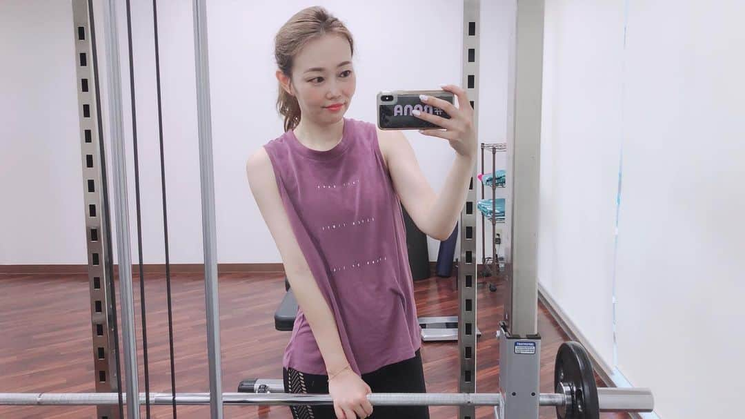 nanaさんのインスタグラム写真 - (nanaInstagram)「ㅤ 週ｲﾁの @navis.gym が楽しみすぎる❤︎ ㅤ ｶﾅﾘ追い込んでｷﾂｲ時もあるけど その疲れも帰りは心地ｲｲ𓀠 ㅤ ㅤ 少しずつやけどｷﾁﾝと結果が出てきてて 嬉しい𓀤 お尻も上がってきたし 腹筋もついてきて固くなってきた❤︎ ㅤ ㅤ @norie_fitness 先生とのﾄﾚｰﾆﾝｸﾞは ﾎﾝﾏ楽しいしやる気出る𓂅  ㅤ ㅤ  ㅤ ㅤ ㅤ  ㅤ ㅤ ㅤ  ㅤ ㅤ ㅤ #パーソナルトレーニング #トレーニング #トレーニング女子 #personaltrainer #personaltraining #training #ダイエット #diet #ダイエット女子 #ジム #fitness #bodymake #ボディメイク #筋トレ女子 #筋トレ #health #インスタダイエット #ボディメイク女子 #筋トレダイエット #beauty #instabeauty #美容好きな人と繋がりたい #カメラ好きな人と繋がりたい #写真を撮るのが好きな人と繋がりたい #메이크 #메이크업 #몸스타그램  #カメラ女子 #ファインダー越しの私の世界」6月24日 18時56分 - nanapanda517