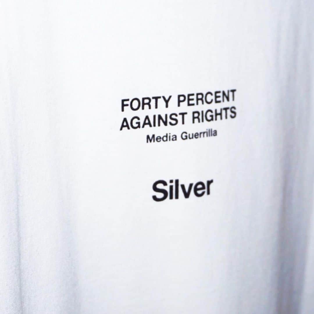 HYPEBEAST Japanさんのインスタグラム写真 - (HYPEBEAST JapanInstagram)「#hypebeaststyle : FORTY PERCENT AGAINST RIGHTS x Silver による限定コラボTシャツ＆バッグが発売。東京発メディア『Silver』にとって初となるグッズが FPAR コラボのもとに誕生。 Photos: FORTY PERCENT AGAINST RIGHTS」6月24日 19時01分 - hypebeastjp