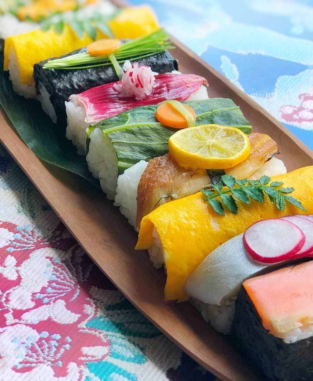 Chinamiさんのインスタグラム写真 - (ChinamiInstagram)「Vegetable sushi🍣🥢 Which sushi do you especially like? #vegetables #sushi ヘルシーでカラフルな おもてなし寿司はいかがですか♪ #寿司 #野菜 #おもてなし」6月24日 19時03分 - chinamiphoto