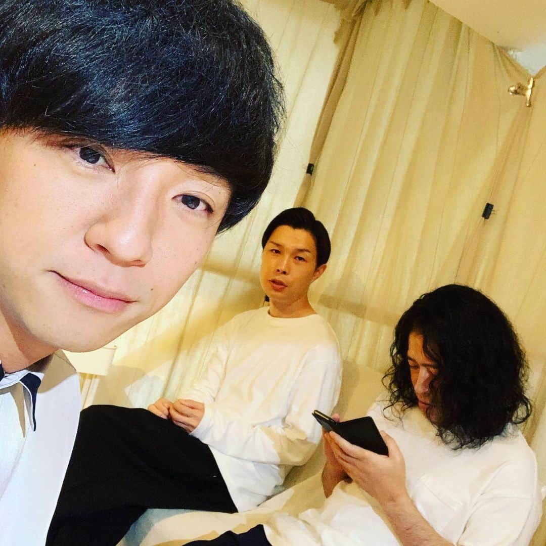 向井慧さんのインスタグラム写真 - (向井慧Instagram)「この3人で仕事。 #又吉 さん #岩井 #ただただ楽しかった #少し空いた夜は #長田抜き #あとは寝るだけの時間 #児玉抜き」6月24日 19時20分 - p.mukai_satoshi