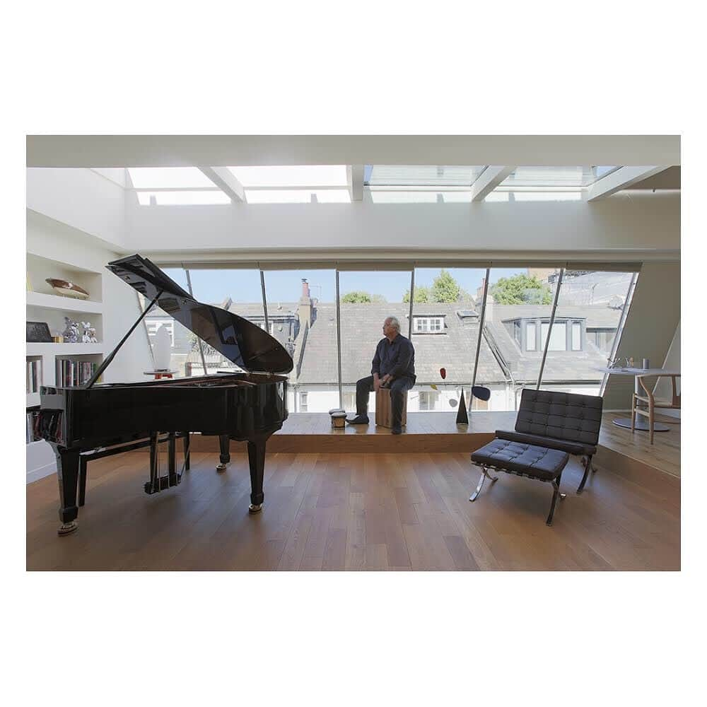 The Modern Houseさんのインスタグラム写真 - (The Modern HouseInstagram)「My Modern House: architect Alistair Barr on making period buildings more energy efficient at his mews home in Belsize Park. Link in our bio. @barrgazetas」6月24日 19時20分 - themodernhouse