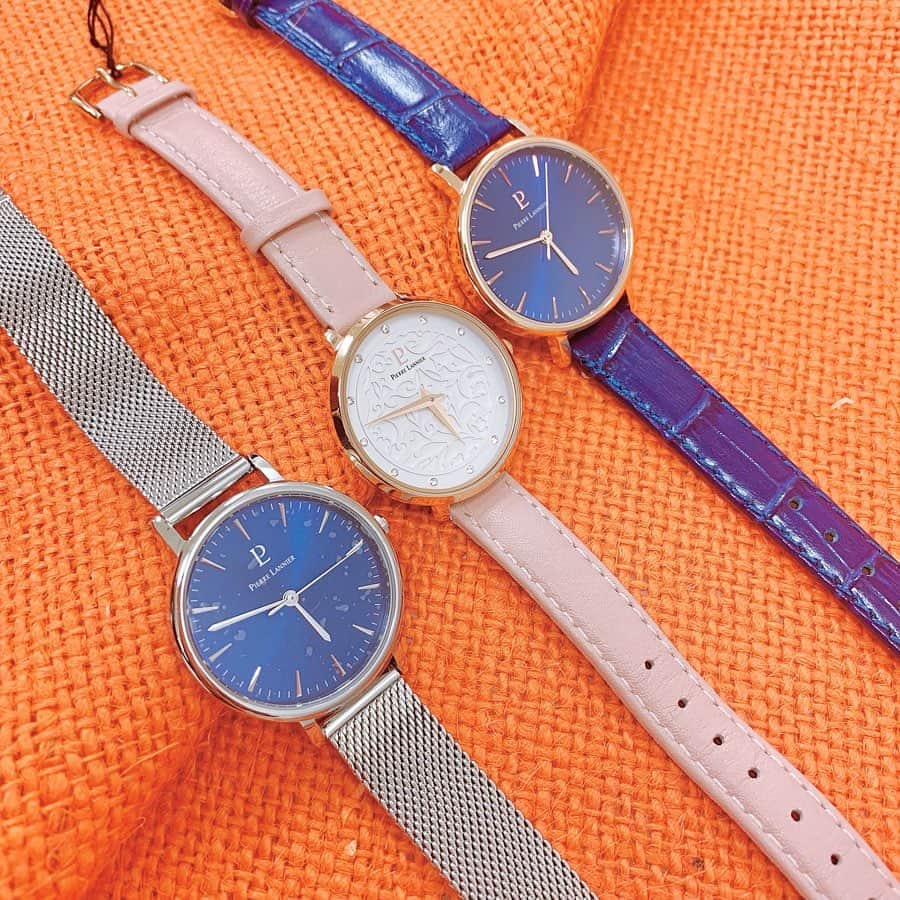 andGIRLさんのインスタグラム写真 - (andGIRLInstagram)「フランス製の腕時計⌚️ブランドとして﻿ 40年以上の歴史がある本格派ブランド﻿ 『ピエール・ラニエ』の時計は﻿ 主張しすぎない上品なデザインで﻿ お仕事はもちろん休日にもぴったり💕﻿ ﻿ リーズナブルなお値段なので、﻿ 複数本持ちをしてコーデに合わせて﻿ 選ぶのもいいかも👌🏻♡﻿ ﻿ フェイスだけでなくベルトカラーも豊富で﻿ 工具無しで簡単にベルトの付け替えが﻿ できちゃうモデルもあるんだとか✨﻿ ﻿ これから半袖になる季節、手元を彩る﻿ 腕時計があるとコーデのポイントにも﻿ なるのでチェックしてみてください😘！﻿ ﻿ ﻿ #ピエールラニエ #pierrelannier﻿ #腕時計 #watch #時計 #フランス﻿ #プチプラ #andGIRL #アンドガール」6月24日 19時20分 - andgirl_jp