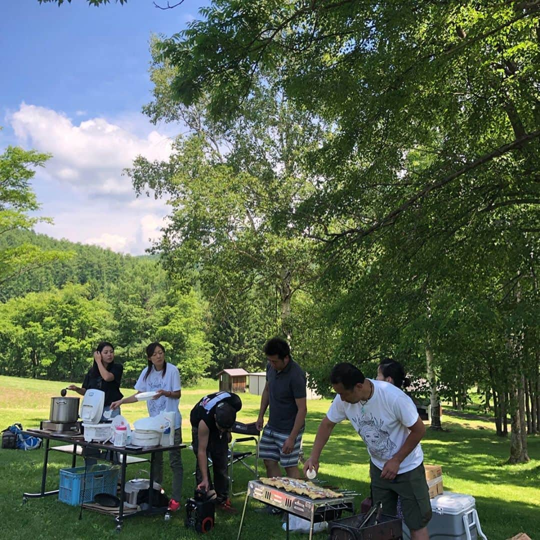 田中律子さんのインスタグラム写真 - (田中律子Instagram)「富良野かなやま湖にて朝からSUP漕いで遊んで、ランチは  @furano_ajito の美味しいカレーにBBQ🍖身体動かして、大笑いして遊んだ後は、ガッツリ食べて、お腹も心も満たされる❤️ #富良野 #かなやま湖  #sup #greatearth  #地球を遊び尽くせ  #大満足  #みんなありがとう #また遊ぼうね」6月24日 19時21分 - ri2kotanaka