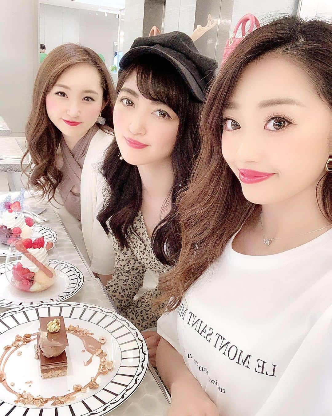 駄原杏里沙さんのインスタグラム写真 - (駄原杏里沙Instagram)「＊ 2週続けてランチ🍴💕 この日もたくさん食べて、 話して、笑って 歩いた1日でした✨😋🐾 やっぱり#カフェ巡り 楽しい😛💕💕 #dior#diorcafe#ginza  #instagood#instacafe#instafashion  #l4l#like4likes#followme #ディオール#ディオールカフェ #銀座#銀座カフェ#銀座シックス #女子会#カメラ女子#デザート食べるまでに爆笑 #いいね#いいね返し#フォロミー」6月24日 19時24分 - arisadahara_bl8m