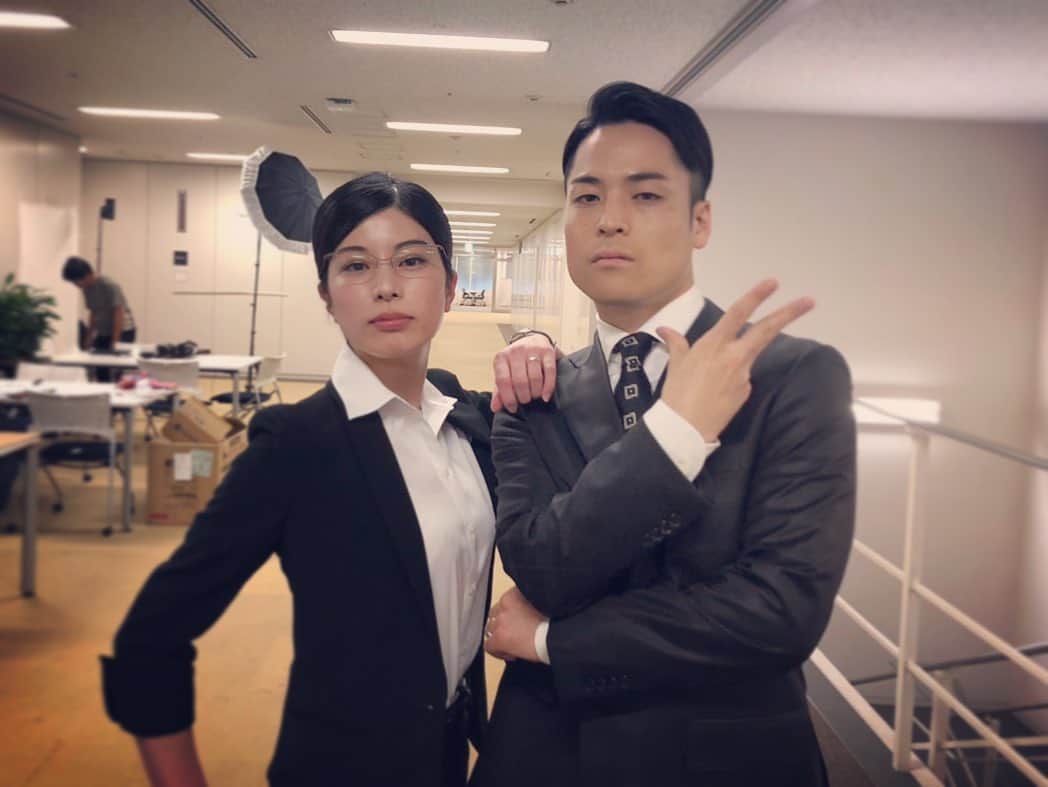 ほな・いこかのインスタグラム：「7月11日スタートのドラマ、 「ルパンの娘」 警察一家側の娘ちゃんです。 寡黙な公安の旦那様、FISHBOYさん。すぐにでも踊り出しそうです。 #ルパンの娘」